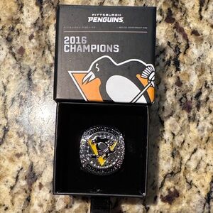 2016 SGA Pittsburgh Penguins replica  Championship Stanley Cup Ring